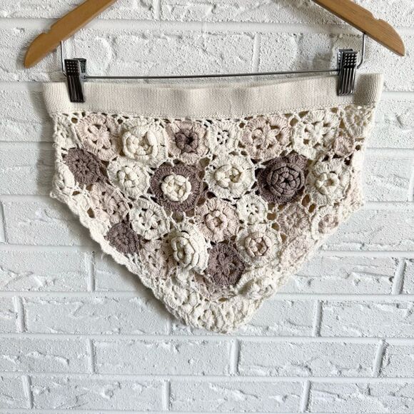 Zara Limited Edition Floral Rosette Crochet Knit Shorts Size M/L - Picture 3 of 6